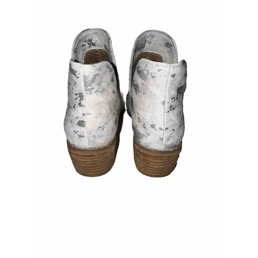 Boutique by Corky's Wayland White‎ & Metallic Silver Ankle Bootie Size 6 - Picture 4 of 8